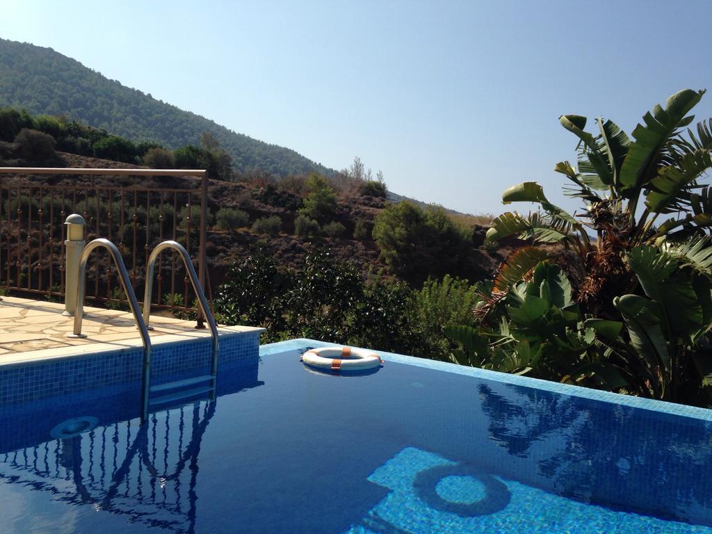 Sunset View Mermaid Villa Pomos Exterior photo